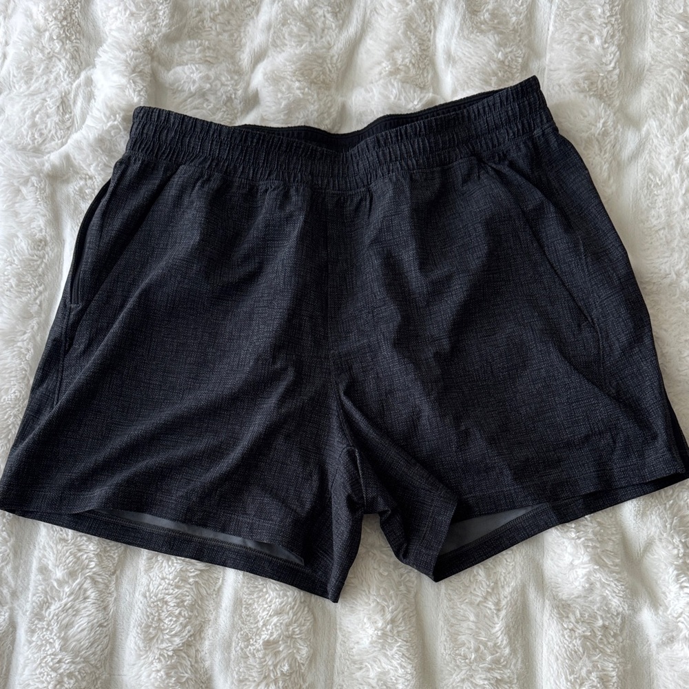 Lululemon Pacebreaker 5inch Linerless (grey/black pattern)